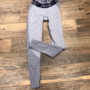 Gym shark leggings
